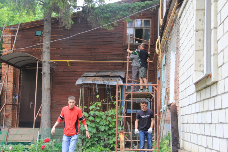 Волонтеры «Том Сойер Феста» ремонтируют дом в Саратове