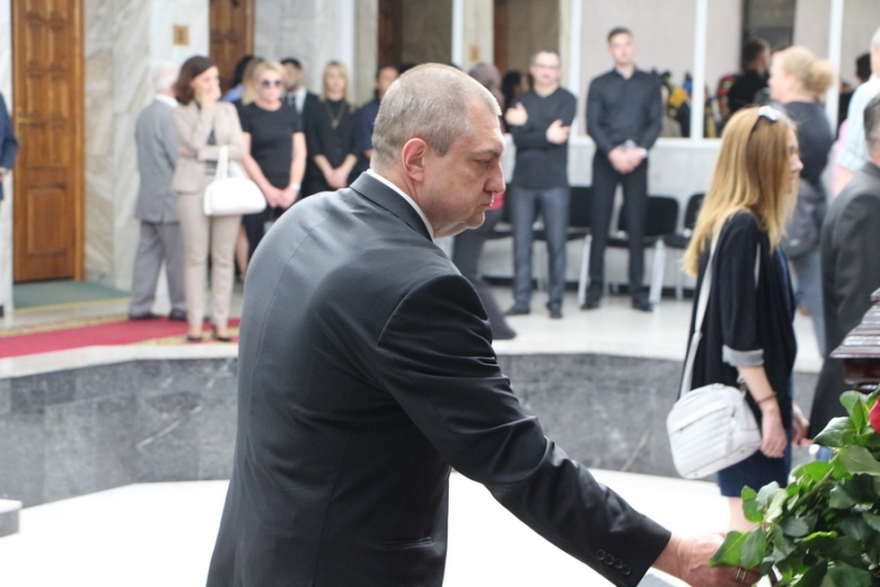 В Саратове прощаются с депутатом Госдумы Олегом Грищенко