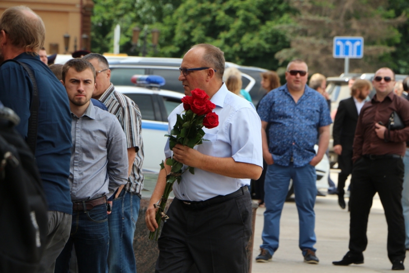 В Саратове прощаются с депутатом Госдумы Олегом Грищенко