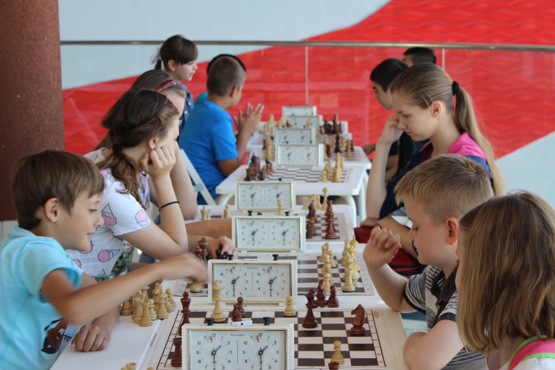 Максим Самсонов пожелал юным шахматистам спортивного азарта