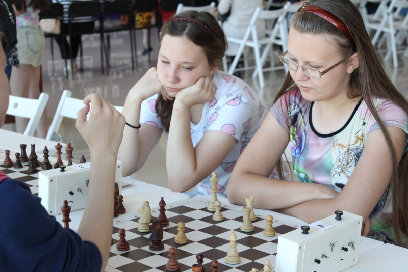 Максим Самсонов пожелал юным шахматистам спортивного азарта