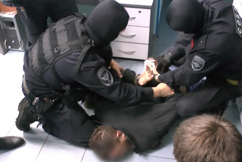 Задержан подозреваемый в вымогательстве денег и кроссовера «Рено»