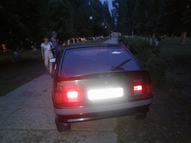 В Балакове нетрезвый мужчина въехал на «четырнадцатой» в сквер