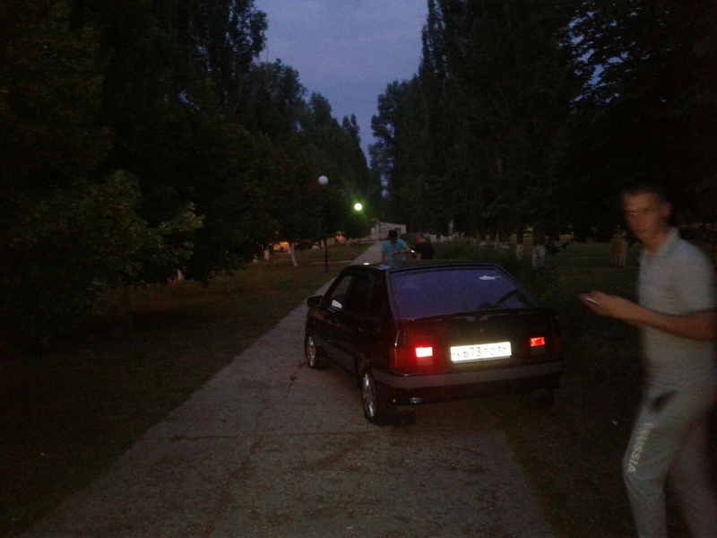 В Балакове нетрезвый мужчина въехал на «четырнадцатой» в сквер