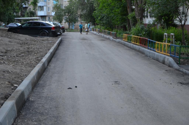 Глава Саратова проверил ремонт дворов