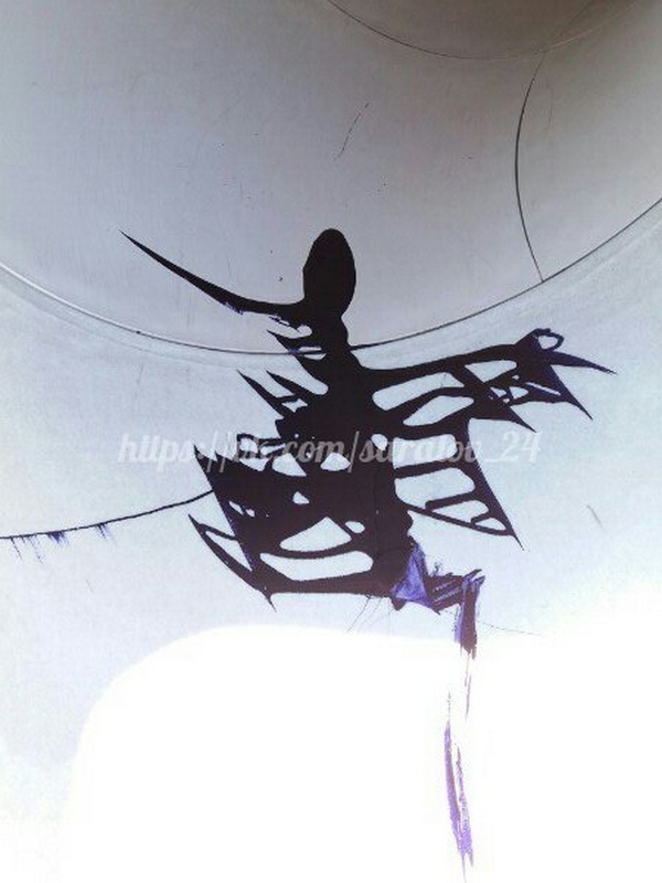 В Саратове вандалы перемазали детскую площадку чернилами