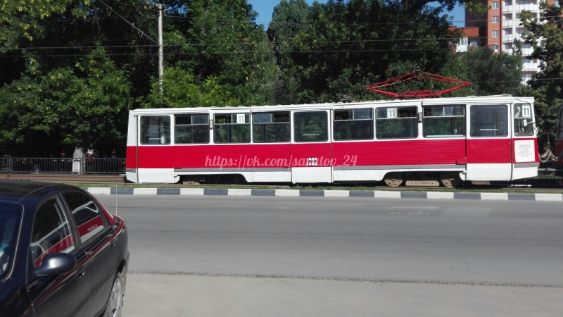 В районе Губернского рынка сошел с рельсов трамвай