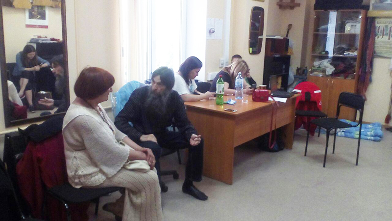 Протестующие артисты пообщались с директором филармонии