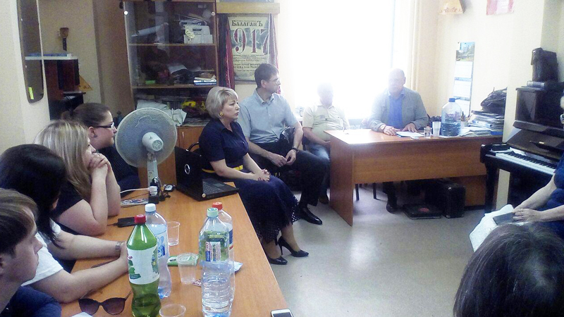 Артисты «Балагана» прекратили голодовку и спели перед чиновниками «Многая лета»