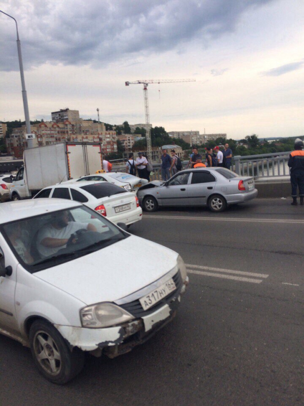 Пассажирка с ребенком пострадали в массовом ДТП на мосту Саратов-Энгельс