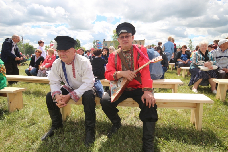 талантливый человек талантлив во всем. с. фестиваль село. владимир человек. представление села района на фестивале.