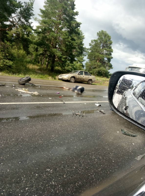 Под Вольском пьяный угонщик устроил массовое ДТП и погиб