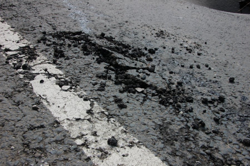 Асфальт на Радищева провалился из-за прорыва пожарного гидранта