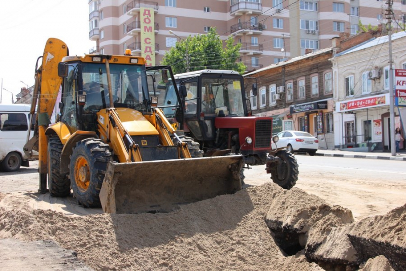 Рабочие начали расчищать второй провал на Радищева