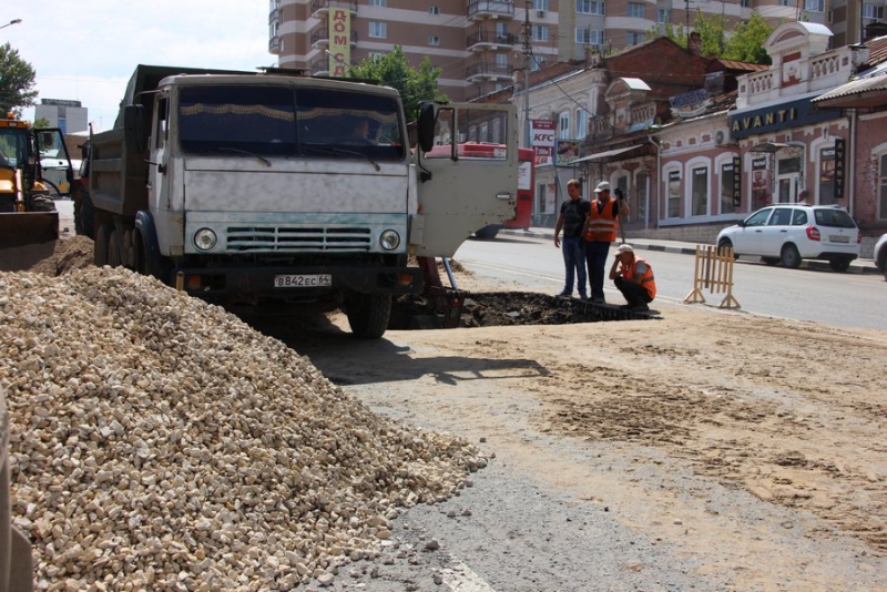 Рабочие начали расчищать второй провал на Радищева