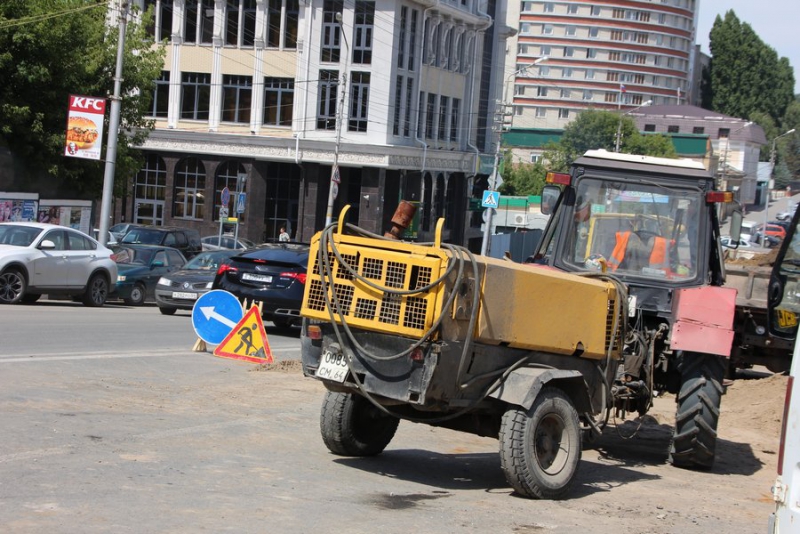 Рабочие начали расчищать второй провал на Радищева