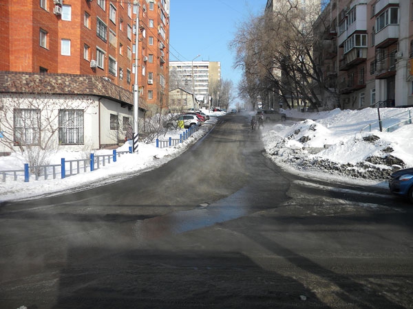 Из-за прорыва теплосетей на Малой Горной продолжается затопление соседних улиц