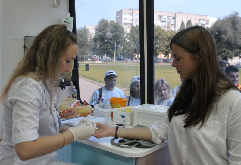 В Детском парке 150 медиков тренировались сдавать нормы ГТО