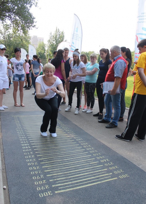 В Детском парке 150 медиков тренировались сдавать нормы ГТО