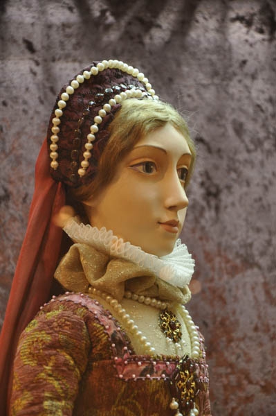 В музее краеведения выставили фарфорового Пушкина в натуральную величину