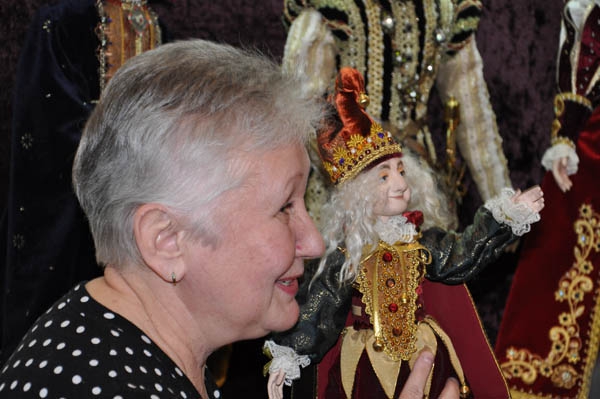 В музее краеведения выставили фарфорового Пушкина в натуральную величину