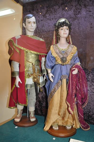 В музее краеведения выставили фарфорового Пушкина в натуральную величину