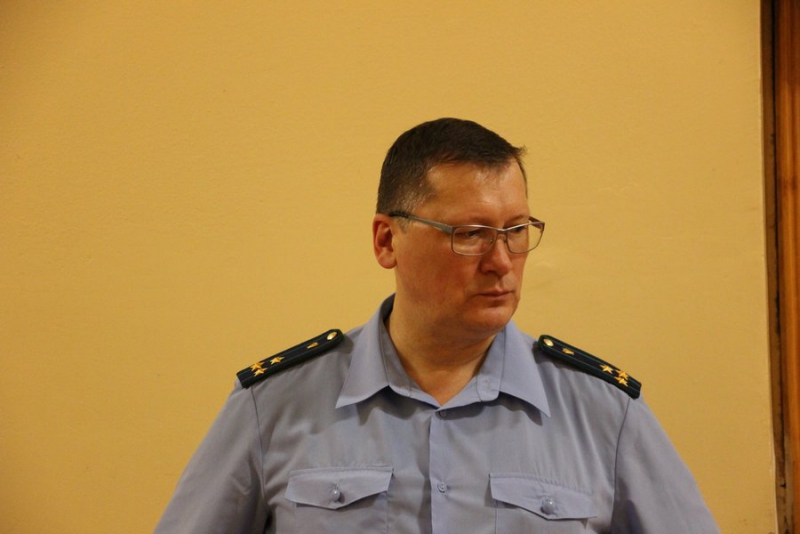 В Саратове начался суд над экс-прокурором Владимиром Чечиным