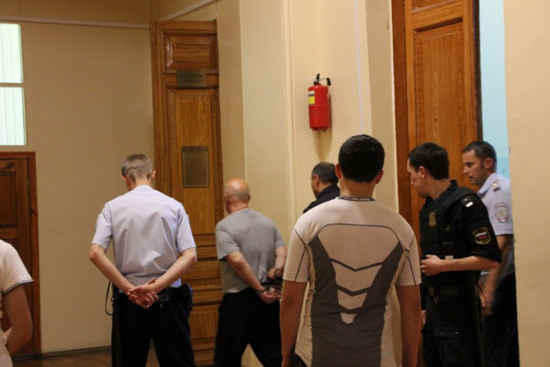 В Саратове начался суд над экс-прокурором Владимиром Чечиным