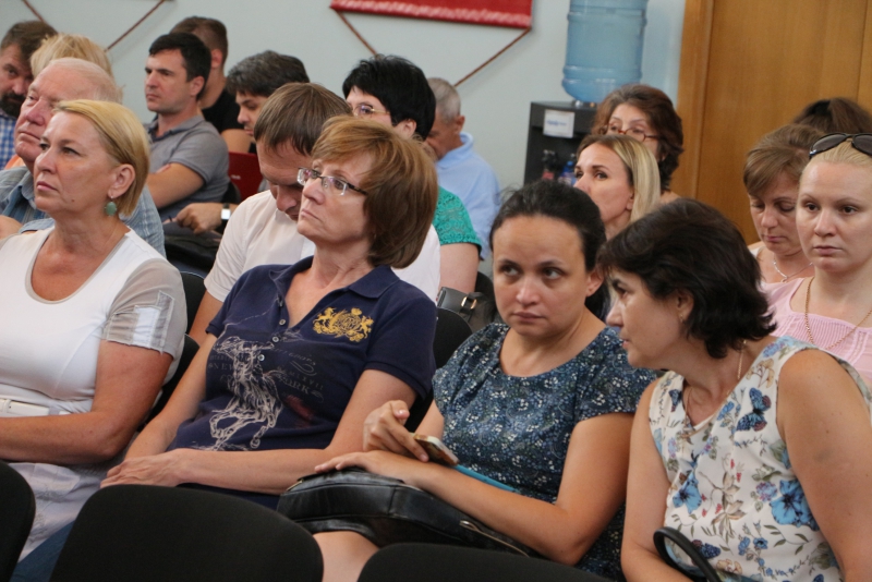 Саратовцы встретили аплодисментами заявление Володина о наказании недобросовестных строителей