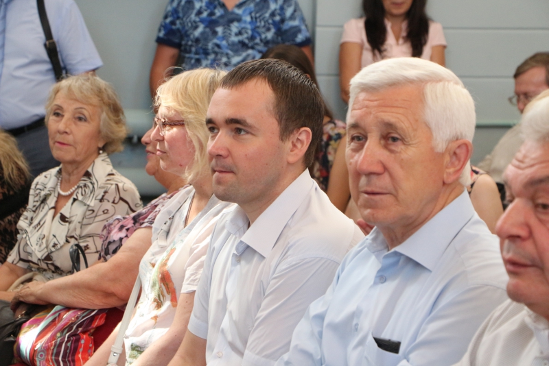 Саратовцы встретили аплодисментами заявление Володина о наказании недобросовестных строителей