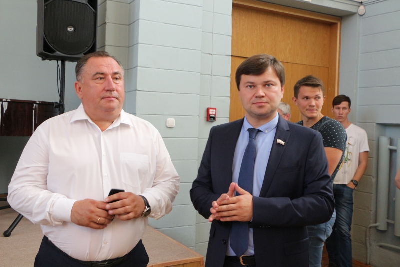 Саратовцы встретили аплодисментами заявление Володина о наказании недобросовестных строителей