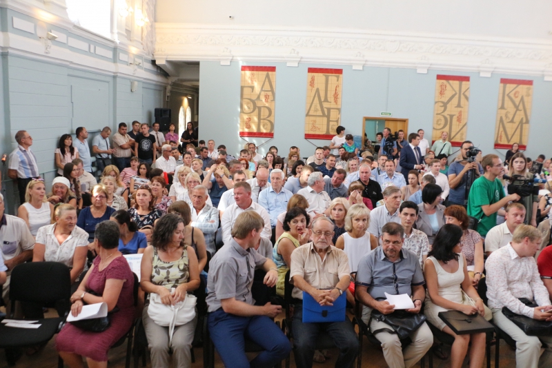 Саратовцы встретили аплодисментами заявление Володина о наказании недобросовестных строителей