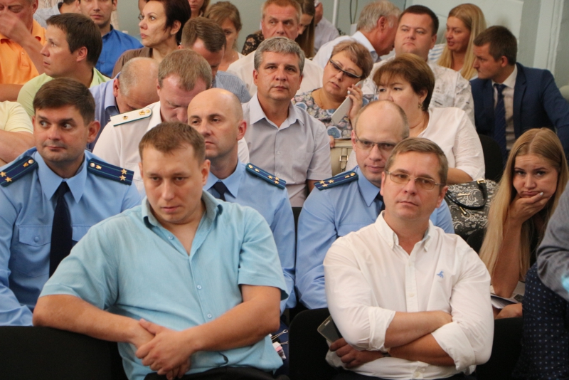 Саратовцы встретили аплодисментами заявление Володина о наказании недобросовестных строителей