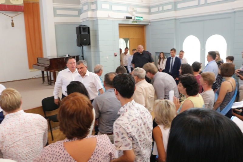 Саратовцы встретили аплодисментами заявление Володина о наказании недобросовестных строителей