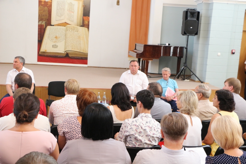 Саратовцы встретили аплодисментами заявление Володина о наказании недобросовестных строителей