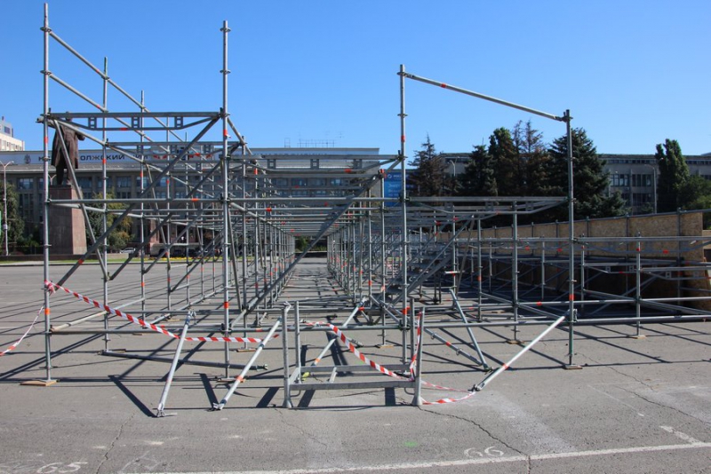 На Театральной площади собирают стадион для суперфинала по пляжному футболу