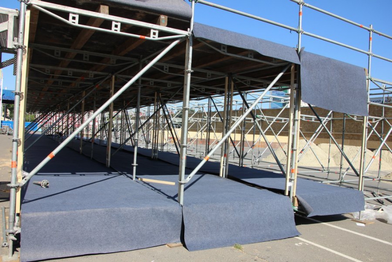 На Театральной площади собирают стадион для суперфинала по пляжному футболу