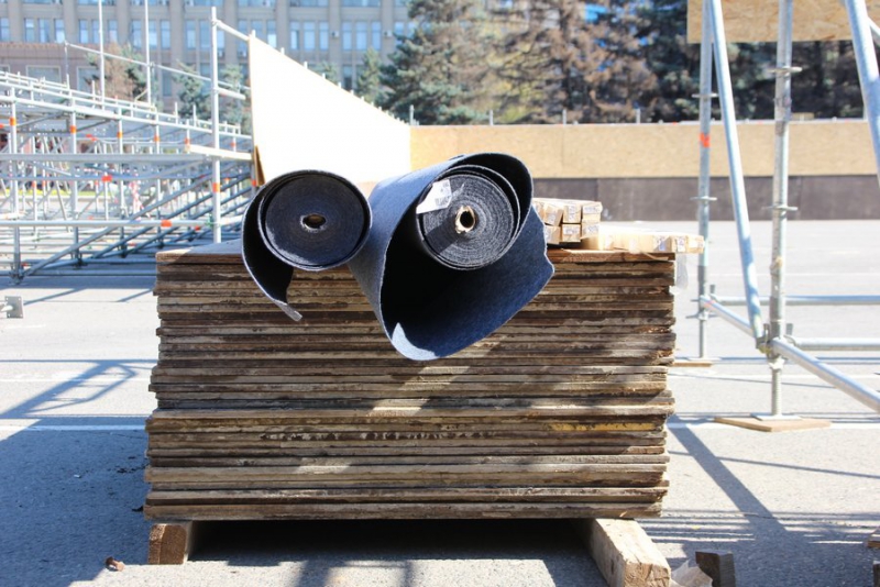 На Театральной площади собирают стадион для суперфинала по пляжному футболу