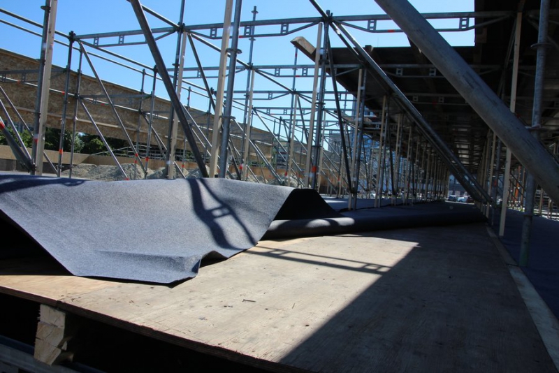 На Театральной площади собирают стадион для суперфинала по пляжному футболу