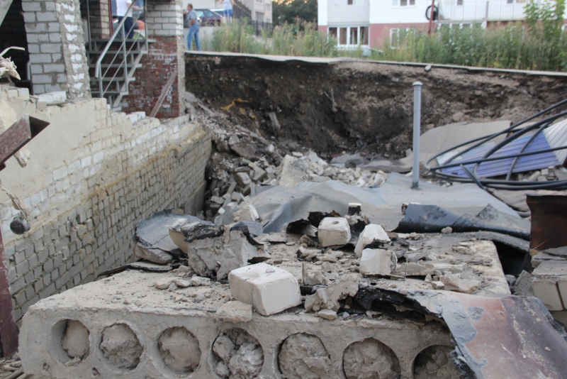 В Саратове произошло крупное обрушение в гаражном массиве