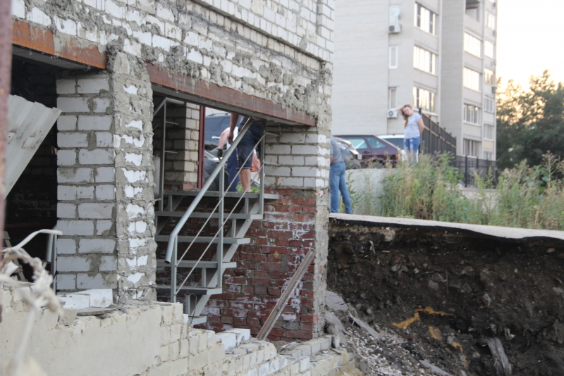 В Саратове произошло крупное обрушение в гаражном массиве