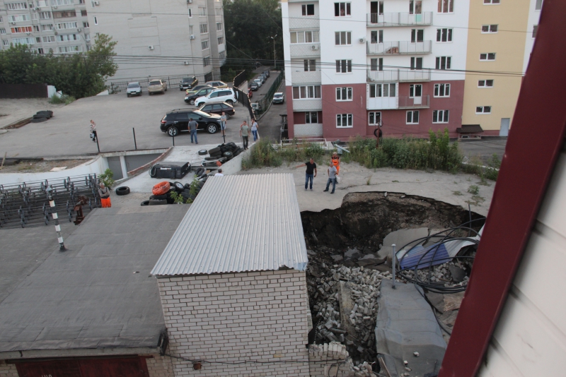 В Саратове произошло крупное обрушение в гаражном массиве