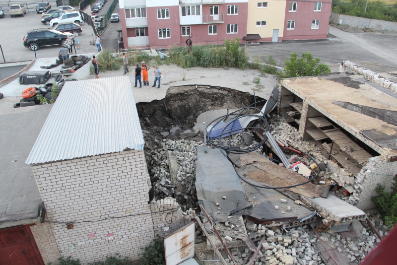 В Саратове произошло крупное обрушение в гаражном массиве