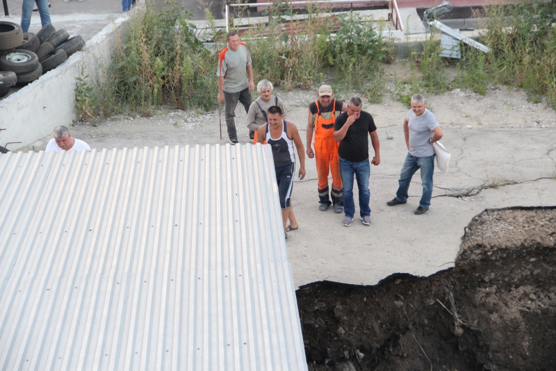 В Саратове произошло крупное обрушение в гаражном массиве