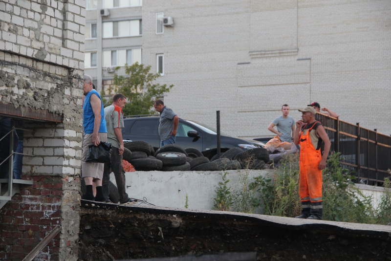 В Саратове произошло крупное обрушение в гаражном массиве