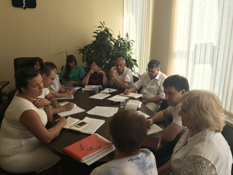 Василий Максимов: Продолжается работа по решению проблем саратовских долгостроев