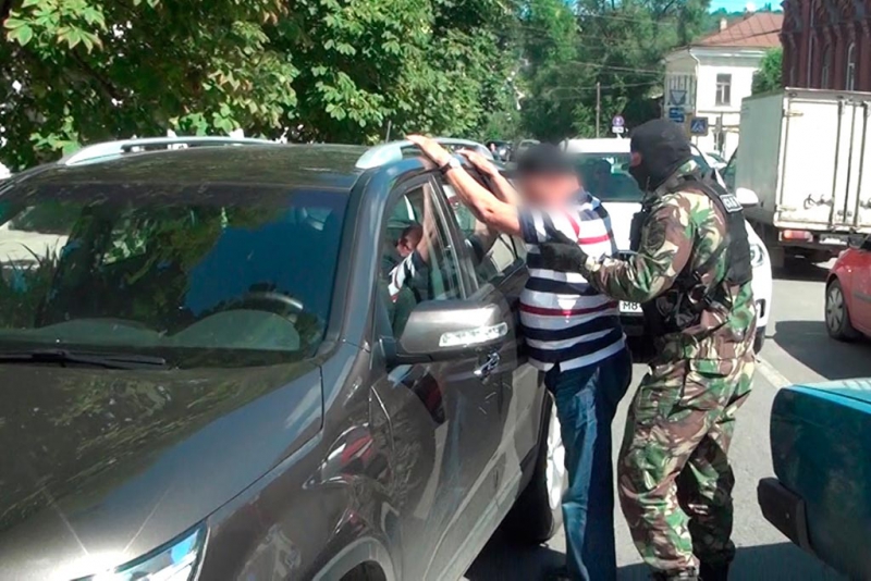 Бойцы «Кобры» задержали троих подозреваемых в вымогательствах