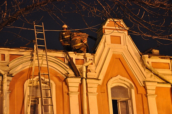 Горел еще один памятник архитектуры в центре Саратова