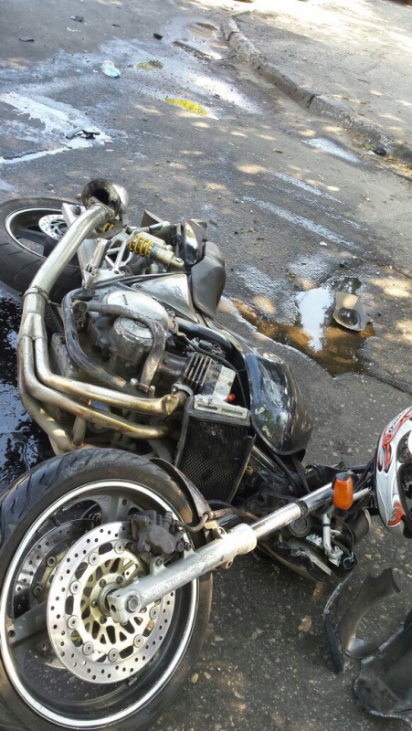 В Саратове в ДТП возле администрации серьезно пострадал мотоциклист