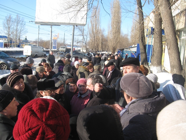 В Елшанке жильцы и чиновники обсудили самостройно-опасный завод